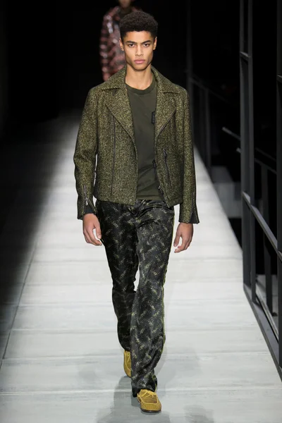 Look 43